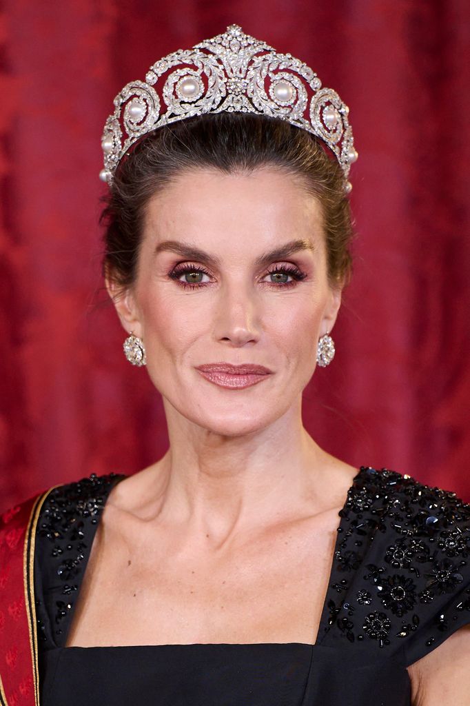 La reina doña Letizia haciendo uso de la impresionante tiara Cartier