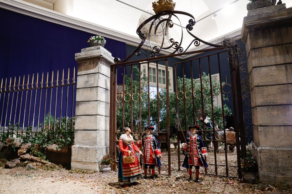 EL PALACIO REAL RECIBE LA NAVIDAD CON UN GRAN BELÉN Y UN ARBOL NAVIDEÑO
