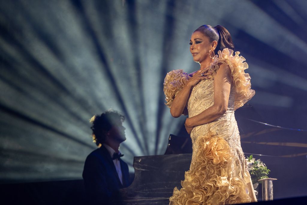 Isabel Pantoja cantó anoche en Canarias