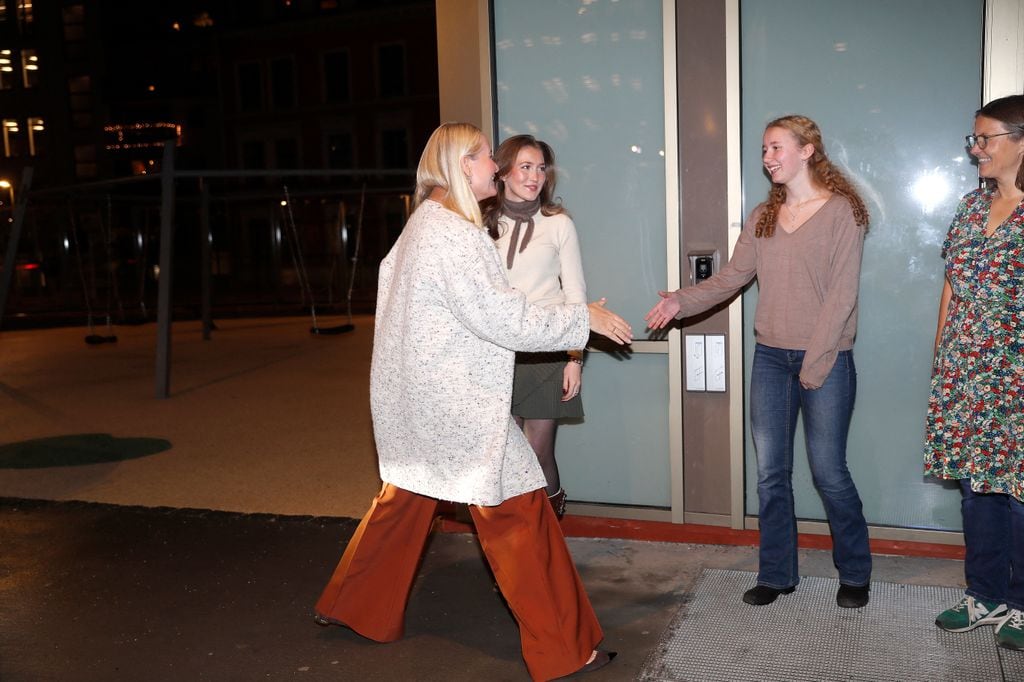 Mette-Marit, a su llegada al lugar del ensayo del coro