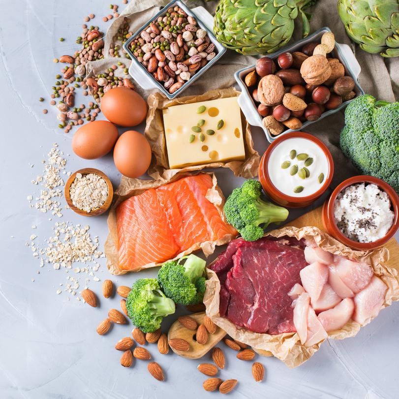 surtido de alimentos ricos en proteinas