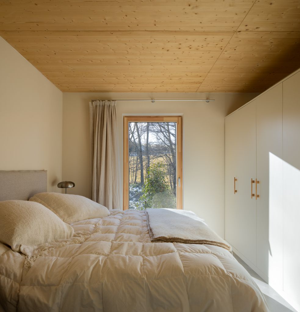 Dormitorio con salida directa al jardín