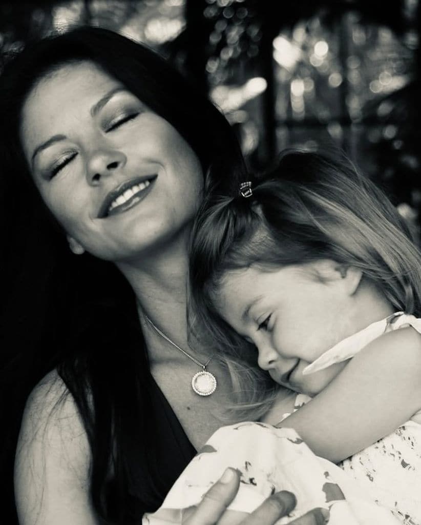 Catherine también publicó una foto del baúl de los recuerdos junto a su hija 