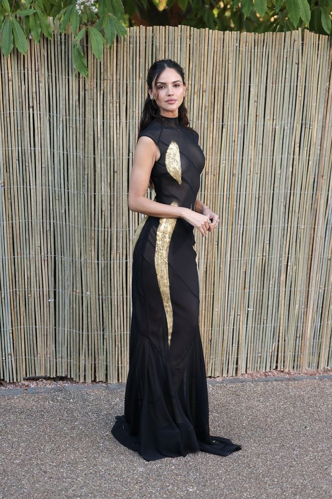 González presume su figura tonificada en The Serpentine Gallery Summer Party.