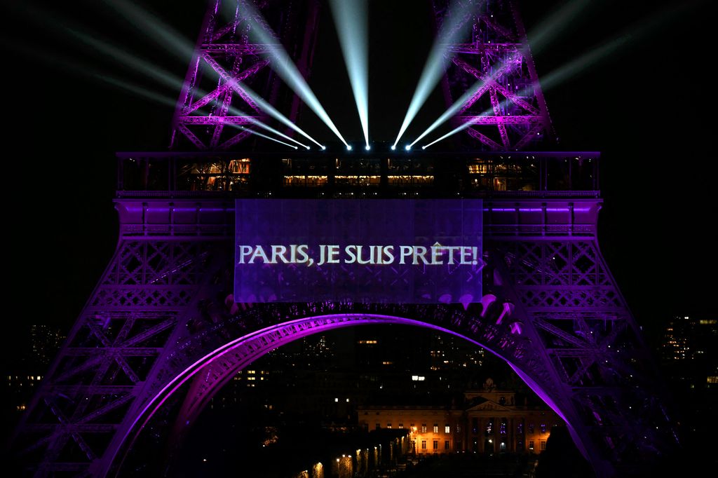 La cantante regresará a los escenarios con una residencia de cinco semanas en París, que se prolongará durante otras tres semanas en 2027