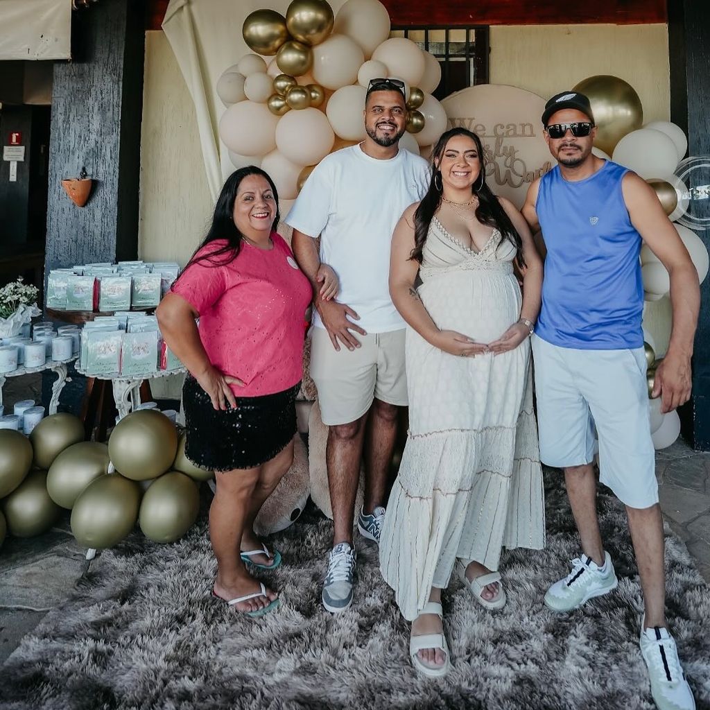 Lavinia Sudre junto a su cuñado y su marido