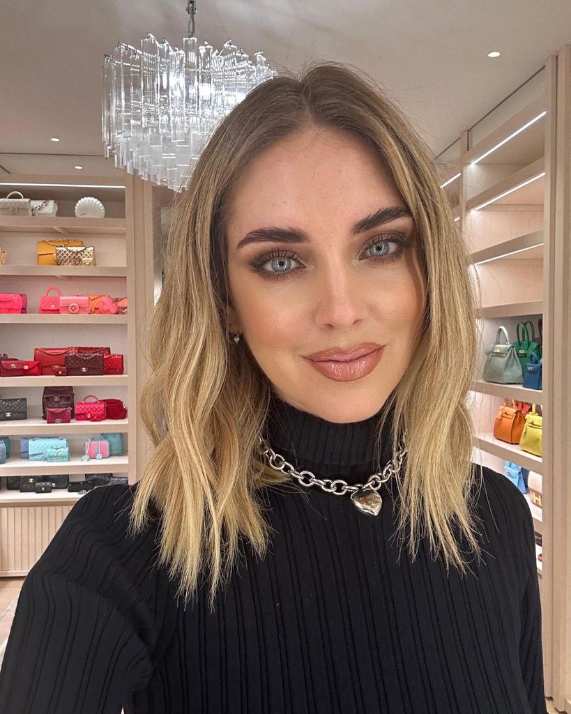 chiara ferragni con Corte pelo media melena escalado