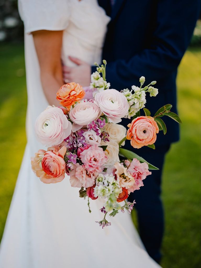 Ramos de novia de ranúnculos para primavera silvestre