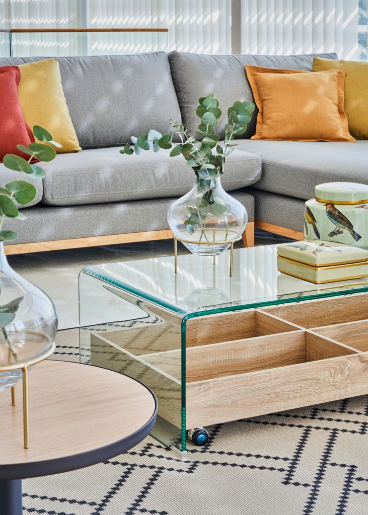 Mesa de centro de cristal y madera   