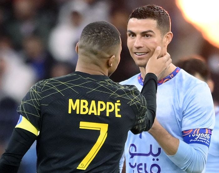 Cristiano Ronaldo con Kylian Mbappé