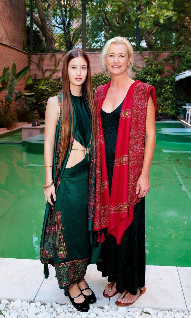 HOLA 4132 ANA DUATO Y MARÍA BERNARDEAU