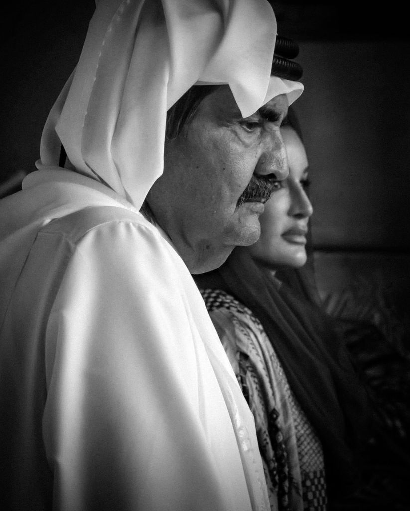 La jequesa Moza bint Nasser se despide de su marido, el exemir de Qatar, Hamad bin Khalifa Al Thani