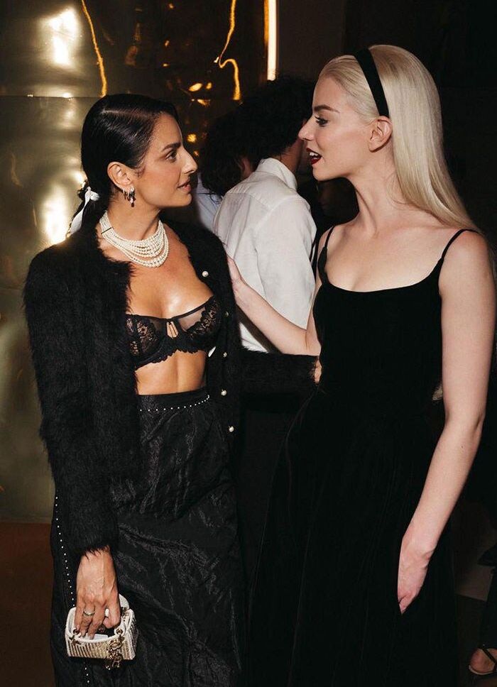 Aislinn Derbez