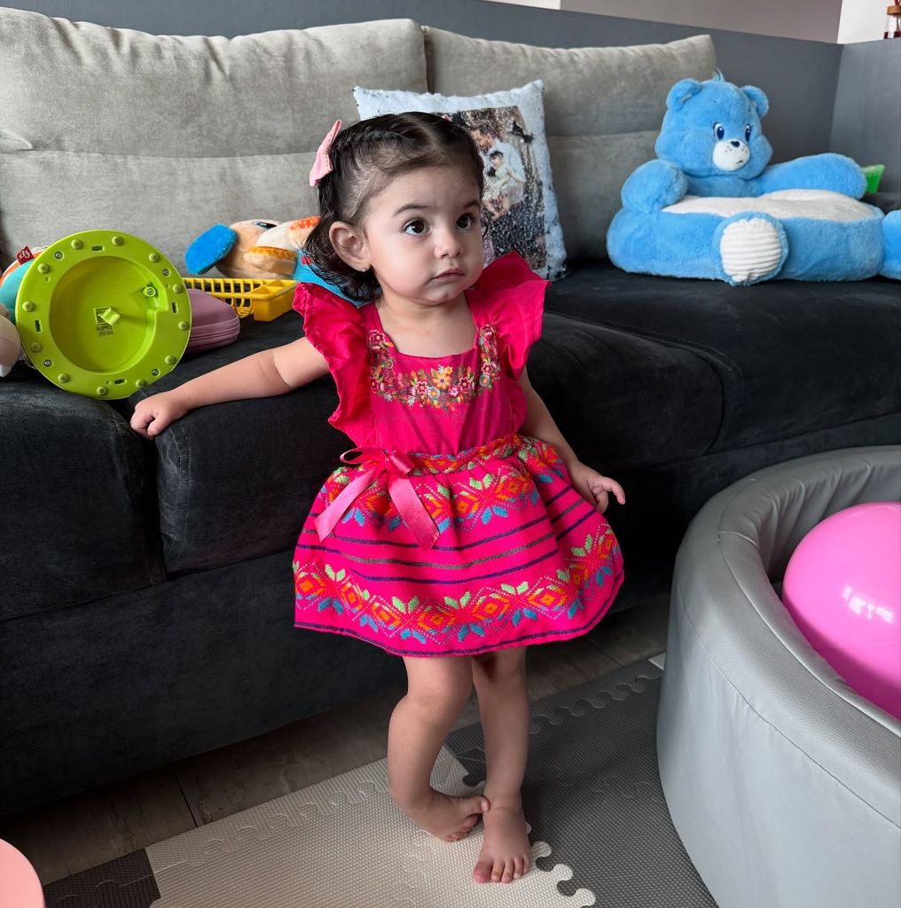 Tessa, hija de José Eduardo Derbez y Paola Dalay, con su look para las fiestas patrias. 