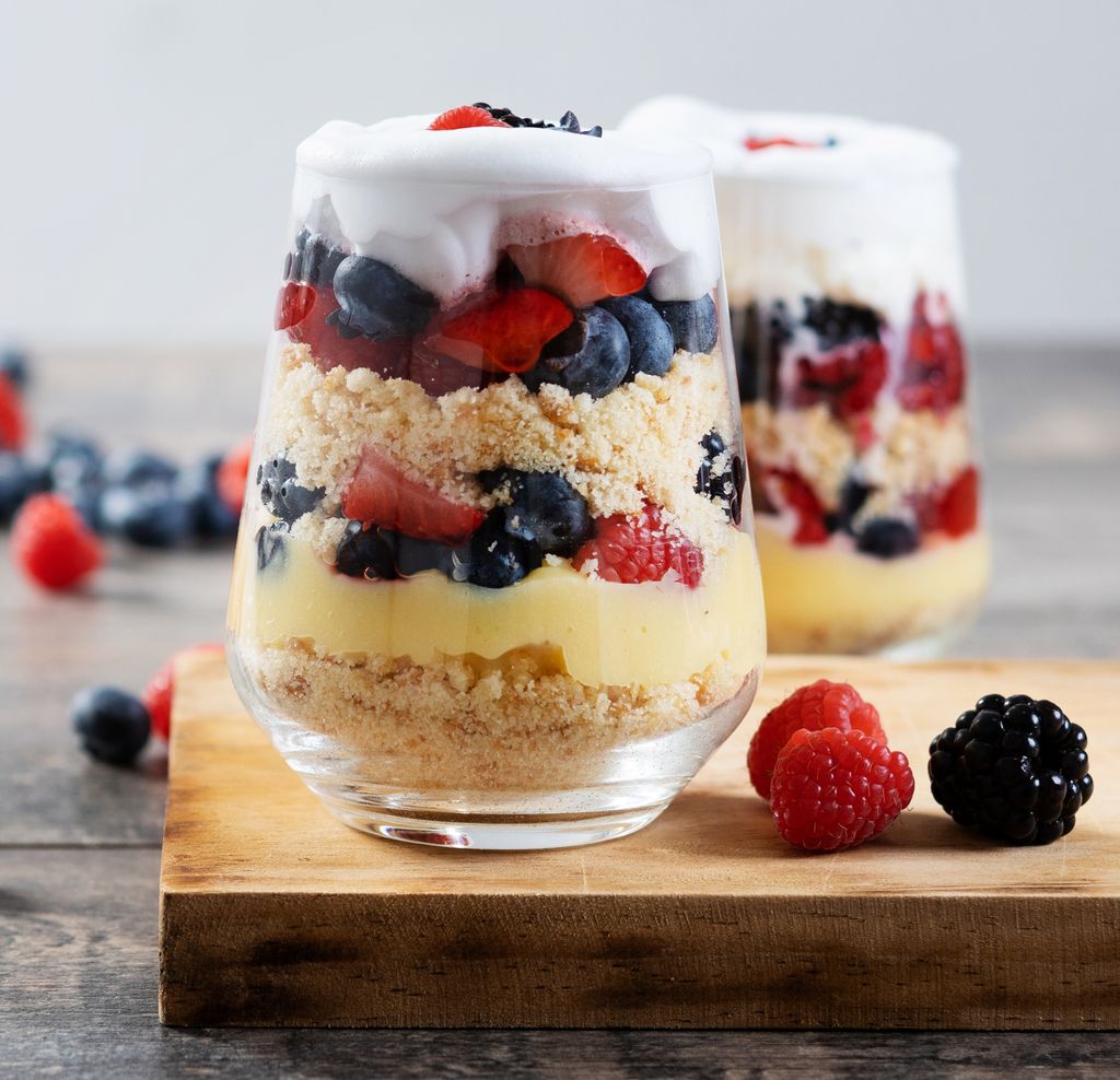 También puedes reconvertir las torrijas como ingrediente de postres tipo Trifle. 