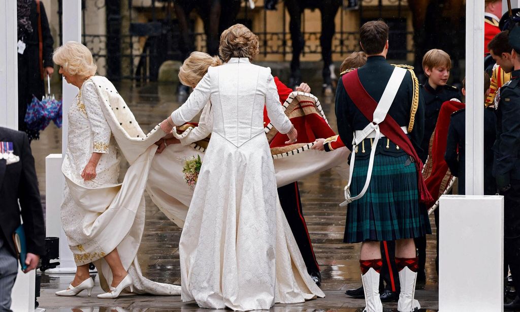 HOLA4111 CAMILA, REINA CONSORTE, CORONACIÓN CARLOS III Y CAMILLA