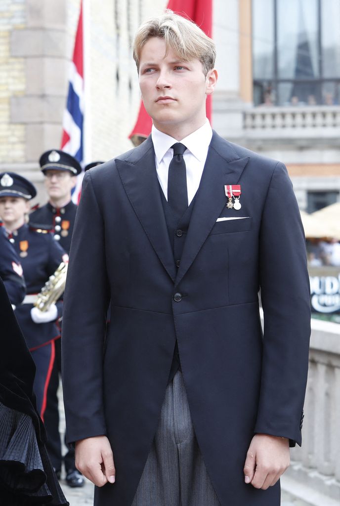 El príncipe Sverre Magnus asiste a la ceremonia en la que el rey Haakon VIII presta juramento a la Constitución en el Storting de Oslo, Noruega, el 1 de septiembre de 2026