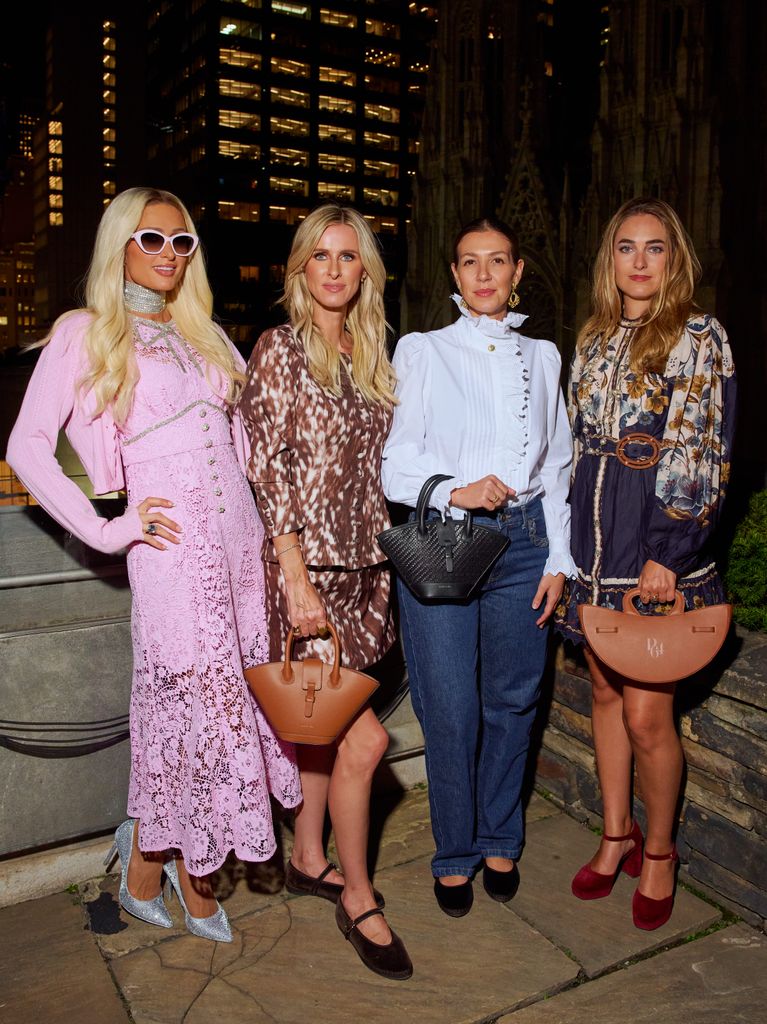 Paris Hilton y Nicky Hilton en el evento en Nueva York de Flabelus y Paris/64