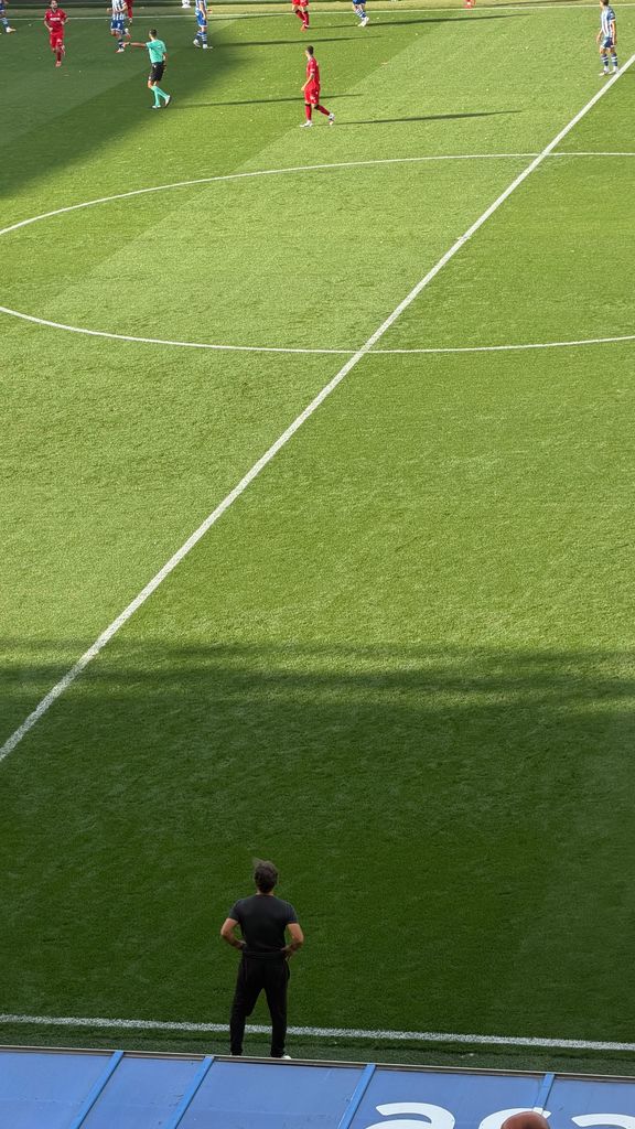 Así fotografiaba la actriz al entrenador desde la grada