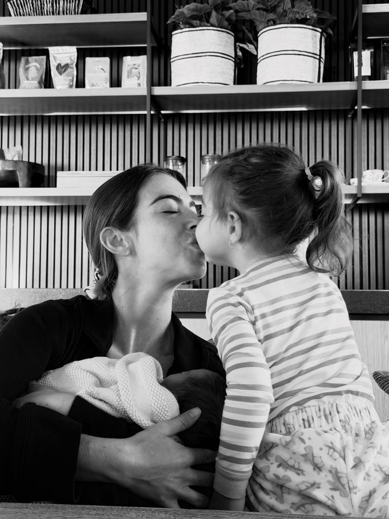 Maluma provocó ternura al compartir esta foto de Susana Gómez con sus dos hijos.