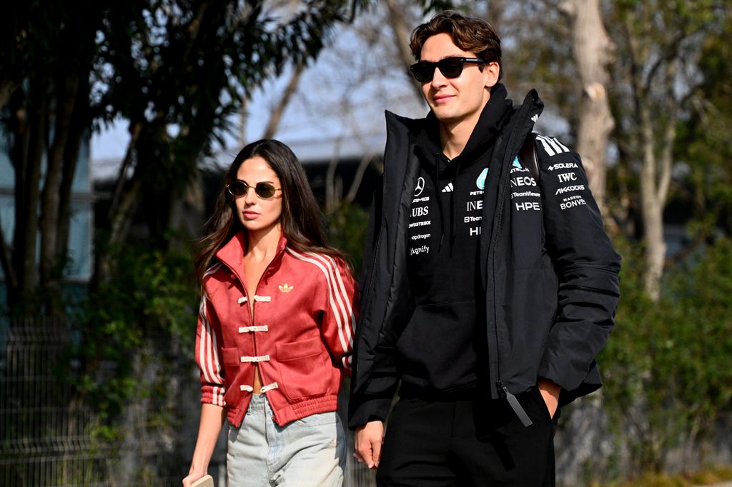 Carmen Montero Mundt y George Russell