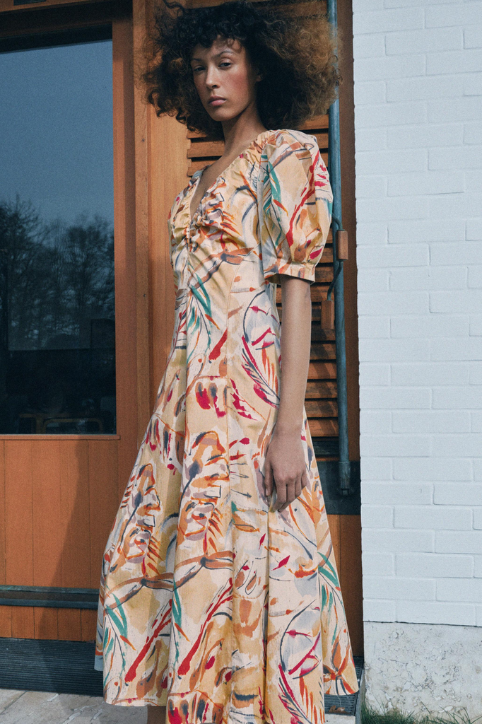 Vestido midi con mangas abullonadas de Zara