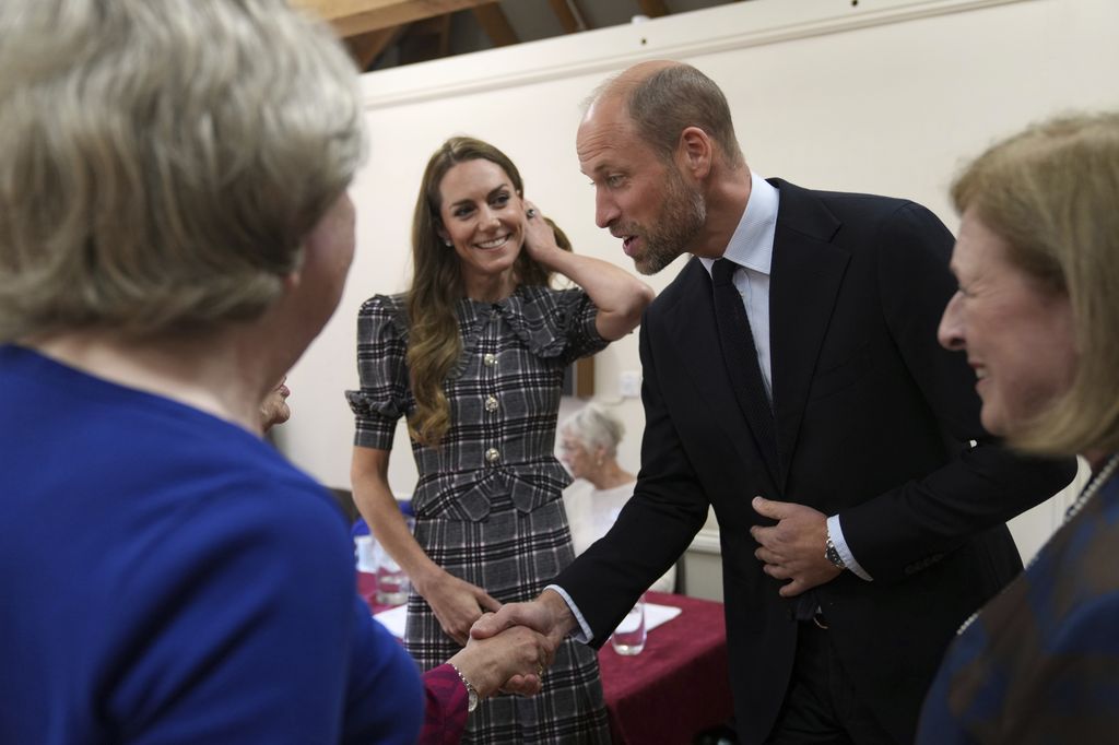 Kate Middleton, princesa de Gales y el príncipe Guillermo en una visita al National Federation of Women's Institute 2025