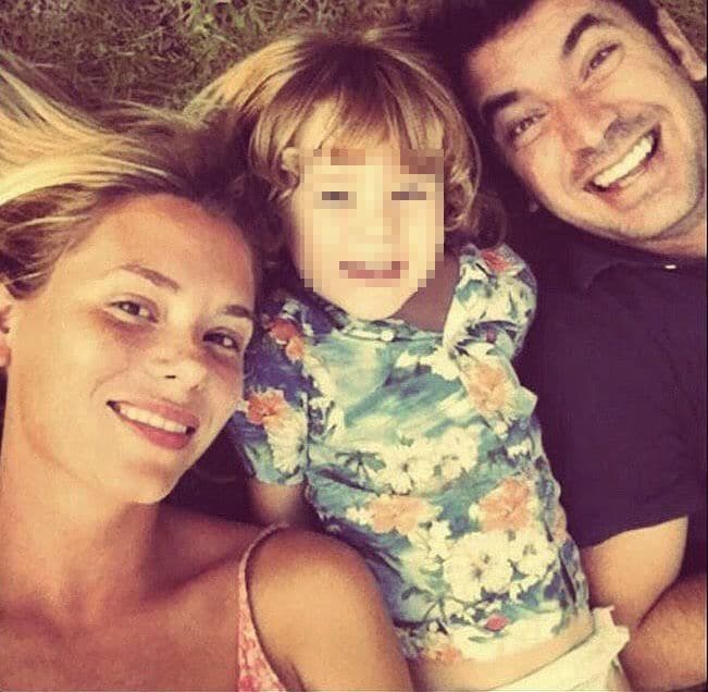 Imagen de red social de Arturo Valls junto a su familia