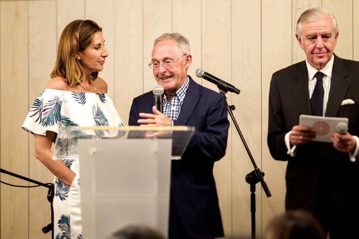 Pilar García de la Granja con el Dr. Ángel Carracedo, Premio HERO AWARD Nacional 2023, y Antonio Camuñas, Patrono de la Fundación Querer