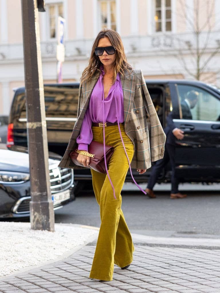 Victoria ha dado una excelente lección de estilo sobre cómo contrastar colores intensos. 