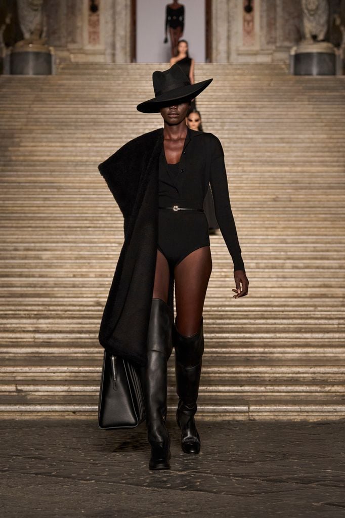 Max Mara: desfile de la colección Resort 2026 en Nápoles