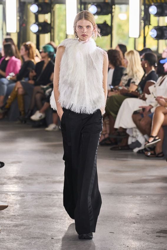 sacai033a