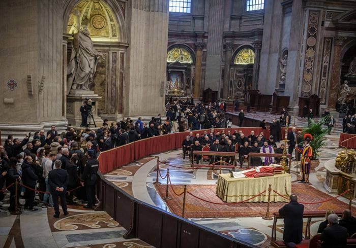 Capilla ardiente de Benedicto XVI