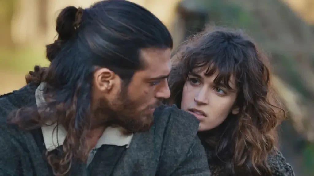 Can Yaman y Greta Ferro en 'El turco'