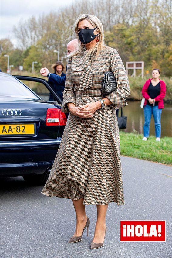 Máxima de Holanda con vestido de cuadros