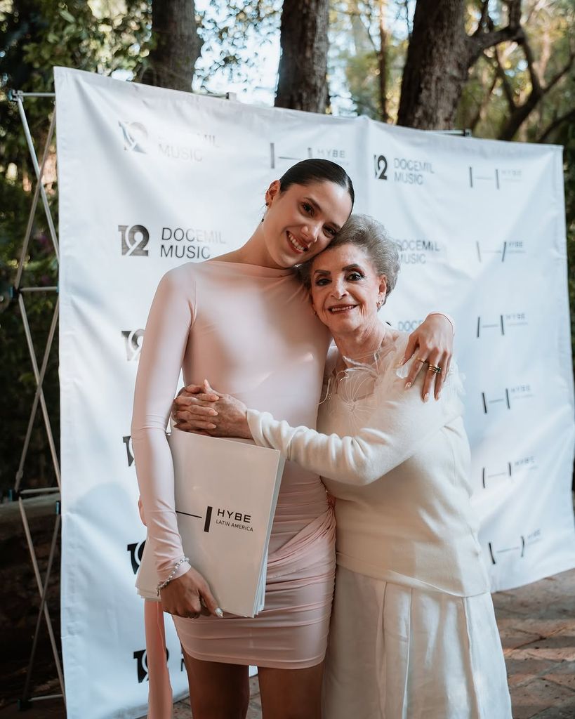 Doña Cuquita Abarca, en el lanzamiento de su nieta.