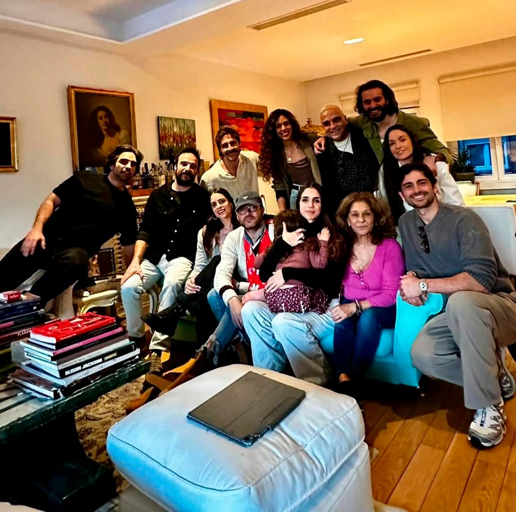 Lolita, su familia y sus amigos, durante el almuerzo