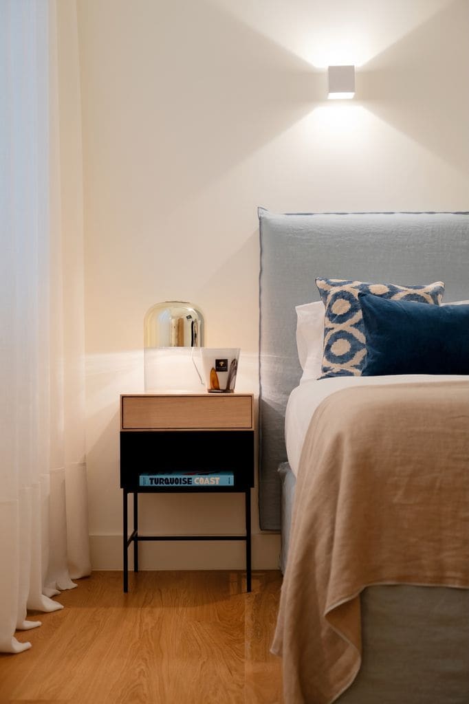 Dormitorio con iluminación. 