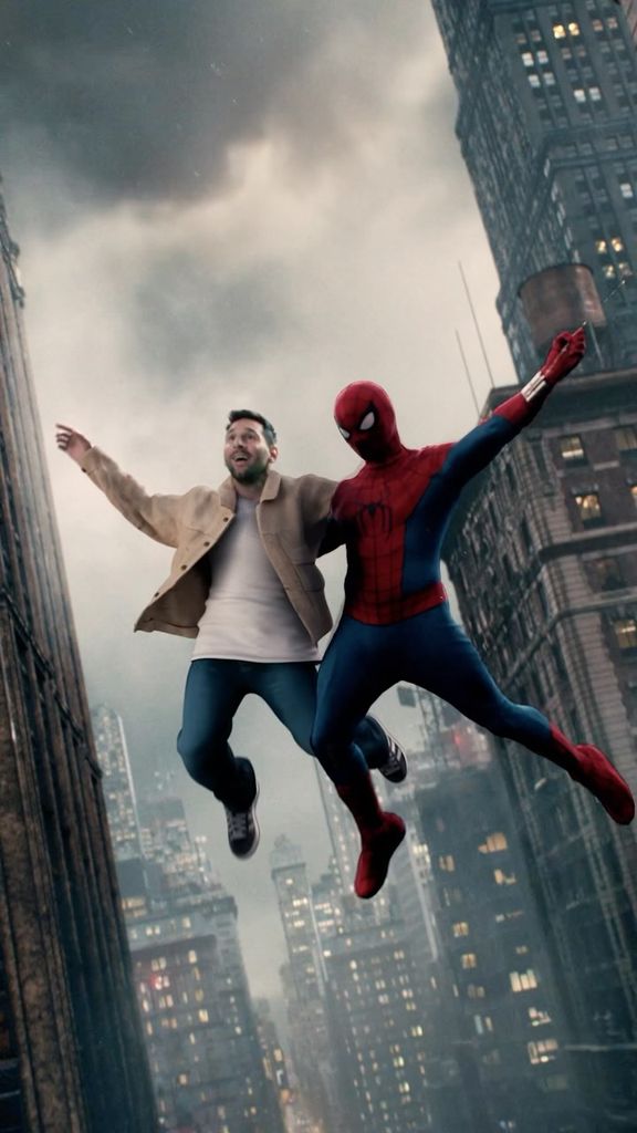 Lionel Messi junto a Spiderman