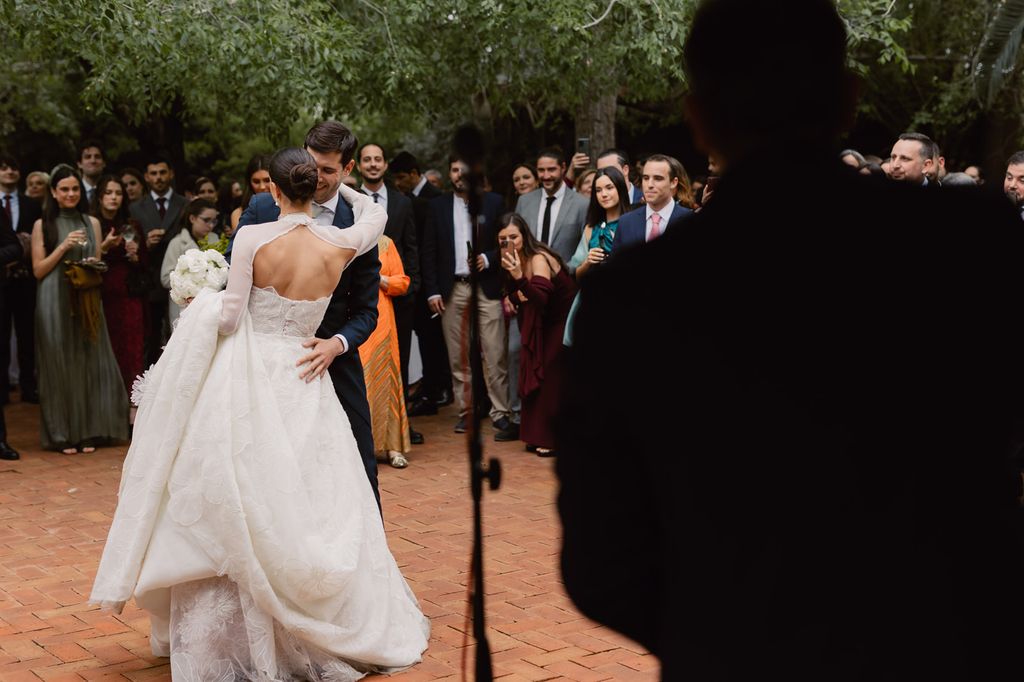 La boda de Elena con vestido de Inés Lacasa