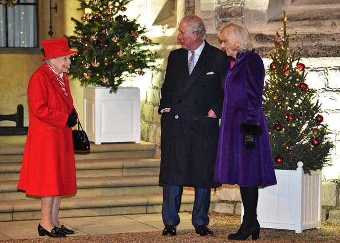 Príncipe Carlos llega a Windsor tras el fallecimiento de su padre