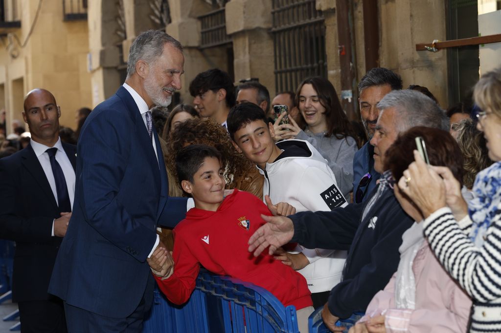 Los Reyes y Leonor en la exposición con motivo del 6º centenario del Título de Viana 