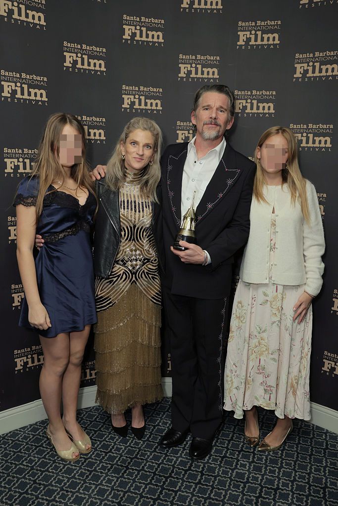 Indiana Hawke; su madre, Ryan Hawke; el actor, Ethan Hawke, y Clementine Hawke 