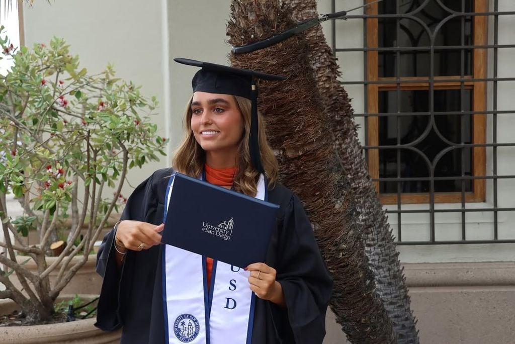Natalia, primogénita de Ramón García y Patricia Cerezo, se gradúa en la Universidad de San Diego