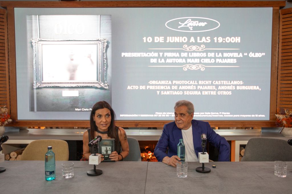 Andres Pajares con su hija Maricielo Pajares en la presentación de un libro
