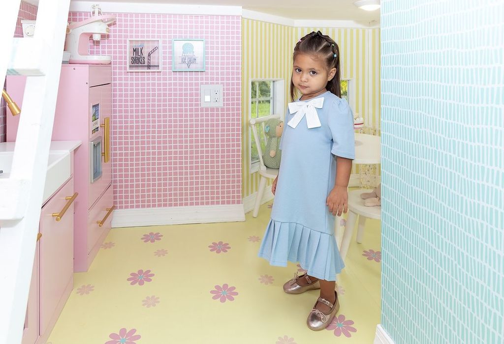 Capri Blu, hija de 'Chiquibaby', en su nueva casita de muñecas 