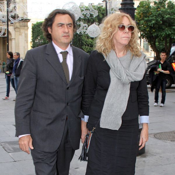 María Eugenia Fernández de Castro con su marido Guillermo Gaspar y Pardo de Andrade en una imagen de archivo realizada durante la capilla ardiente de la duquesa de Alba el pasado mes de noviembre
