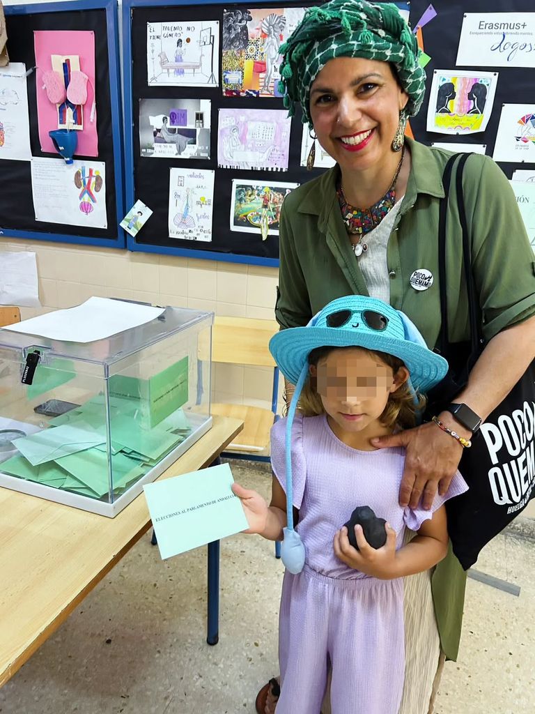 "A votar alegría y valentía. Fuera penas. ¡Adelante!", escribió Teresa Rodríguez junto a esta foto