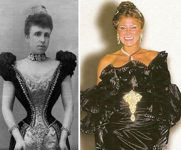 La reina María Cristina y la baronesa Thyssen luciendo el broche de diamantes Devant-de-Corsage
