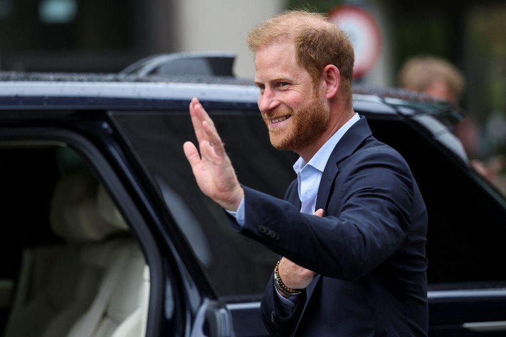 El príncipe Harry se reencuentra con el rey Carlos III tras 19 meses entre rumores de tensión 